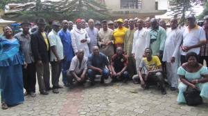 Olorogun O'tega Emerhor (middle) in a group photograph with APC supporters from Ewu and Ewhreni communities during their visit to Olorogun Emerhor's residence in Warri.