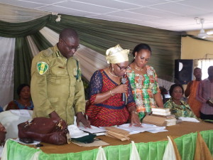 Officer in charge of Sapele Prison, DCP Val Nwosu, representative of Dame Edith Okowa, Evag. Mrs. Tase Odibo and her assistant reading our names of inmates with option of fine to be freed.