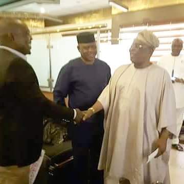 NDDC EDP Nominee, Engr Adjogbe Samuel in a warm handshake with former Executive Governor of Ogun State, His Excellency, Chief Olusegun Osoba at a function while Delta APC Leader and 2015 governorship candidate, Olorogun Otega Emerhor  (OON) watches with keen interest.