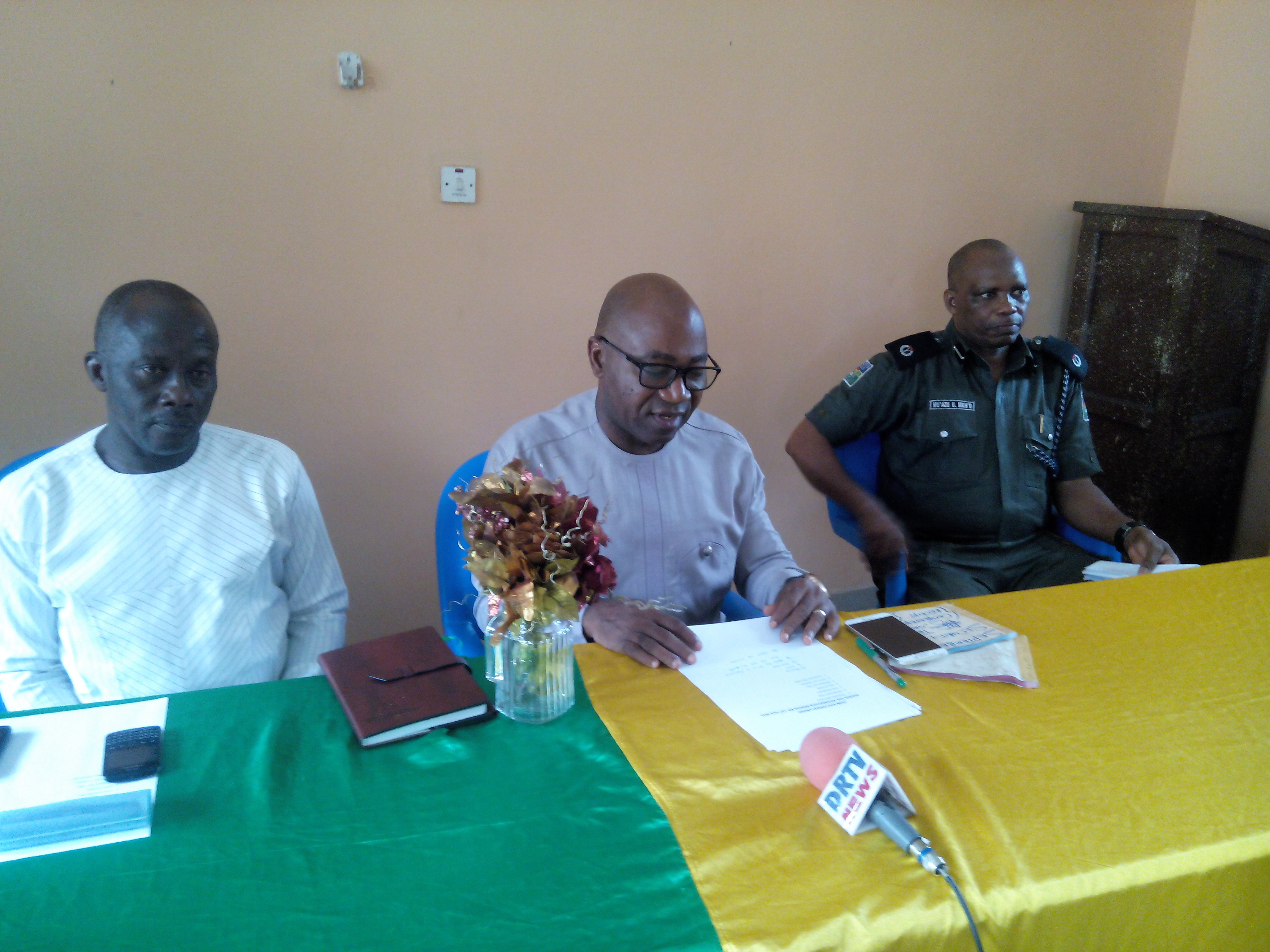 Hon. Festus Ovie Agas, SSG of Delta State (m),  Hon. Charlie Etseaghara, Warri South Chairman (left) and ACP Mohammed Mu'azu, Warri Area Commander, during the interactive session. 