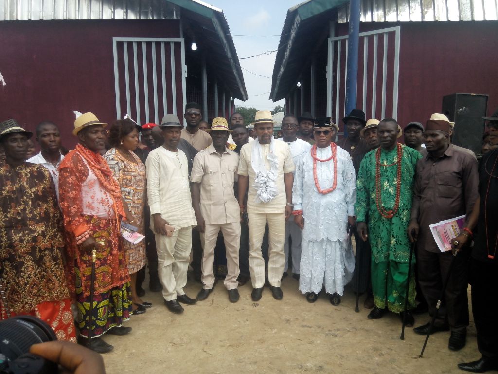 Chief Favour Izuokomor (4th right), Comrade Sheriff Mulade, (middle)  and others during the commissioning of the coastal mega market in Kokodiagbene community in Warri South West Local Government Area of Delta State, yesterday. 