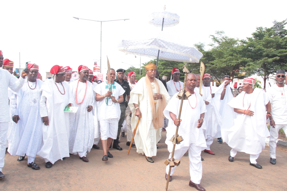 Oba Obateru Akiruntan, the Ologbo of Ugbo land. 