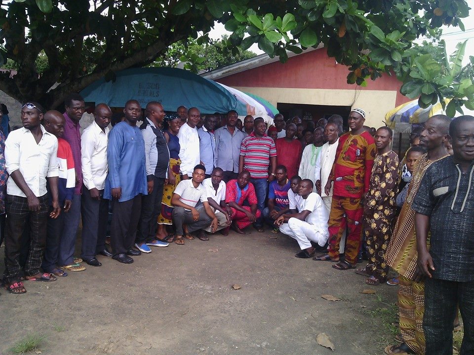 Some of the defectors in a group photograph with Isoko North PDP Chairman, Prince Godwin Ogorugba and some of his LGEA Excos. 